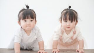 「双子あるある」壮絶育児から、ほっこり系まで【歩くまで編】